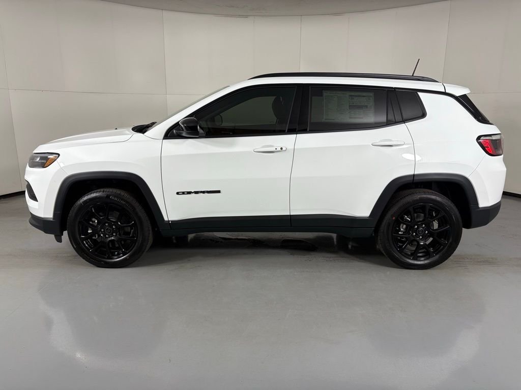 New 2026 Bright White Clear-Coat Exterior Paint Jeep Latitude image 6