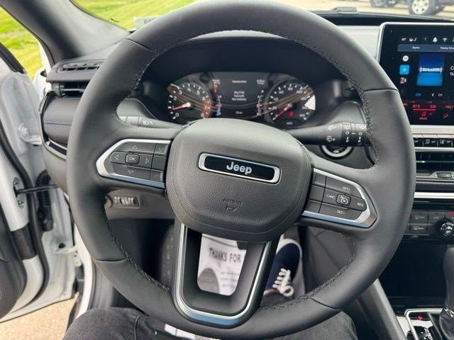 New 2026 Bright White Clear-Coat Exterior Paint Jeep Latitude image 15