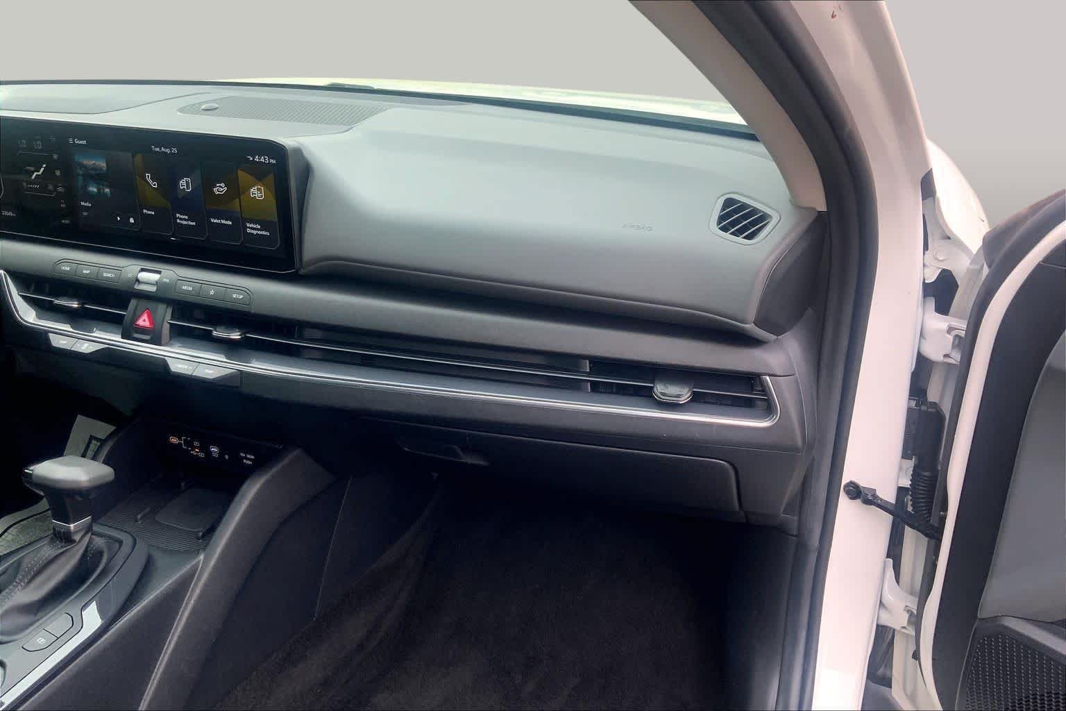 Used 2025 Snow White Pearl Kia EX image 17