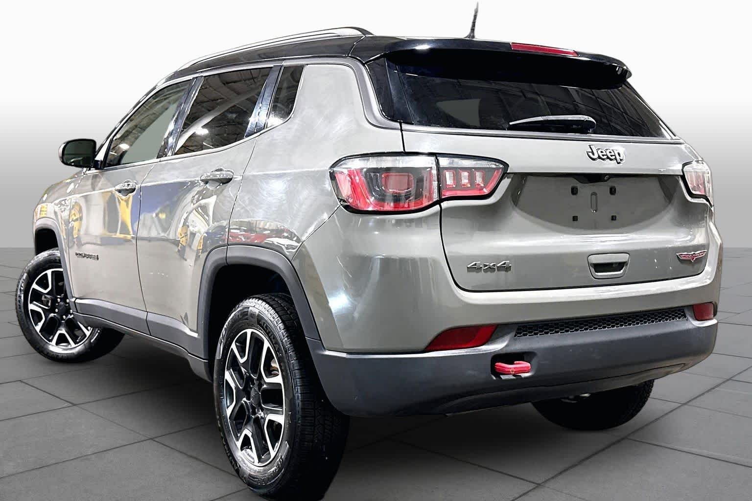 Used 2020 Sting-Gray Clearcoat Jeep Trailhawk image 11