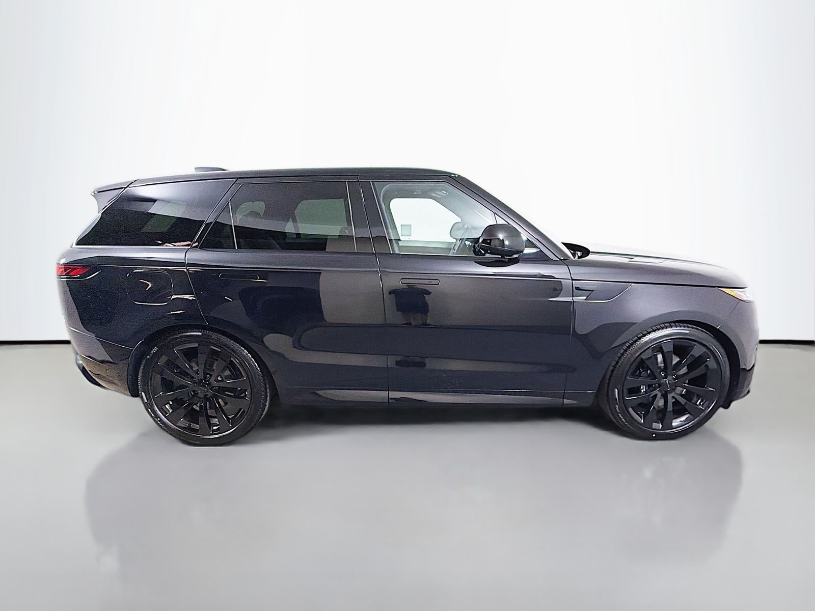 New 2026 Santorini Black Land Rover Dynamic SE image 6