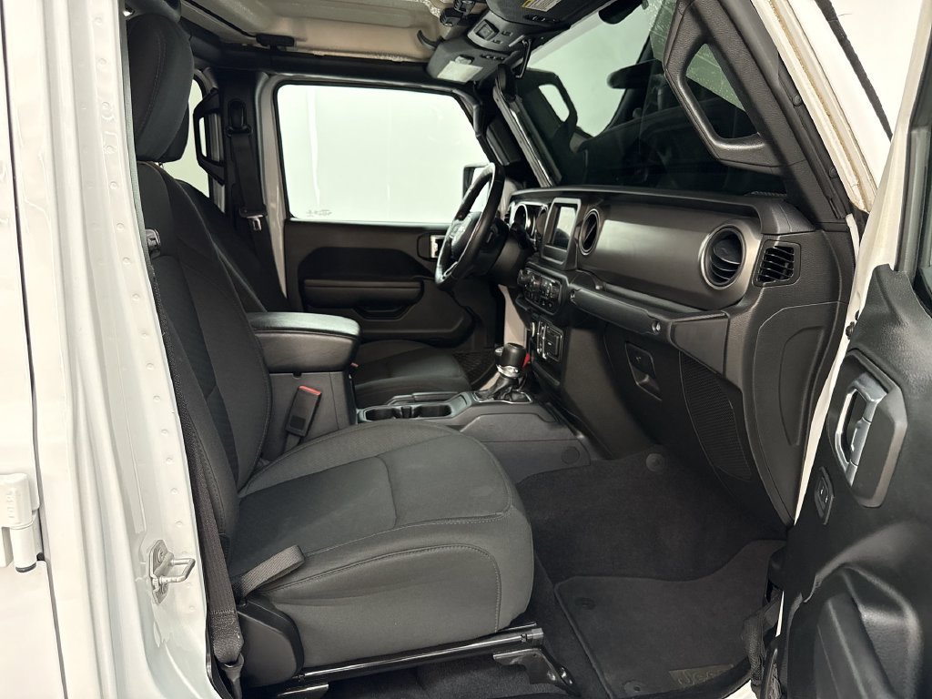 Used 2022 Bright White Clearcoat Jeep Sport image 17