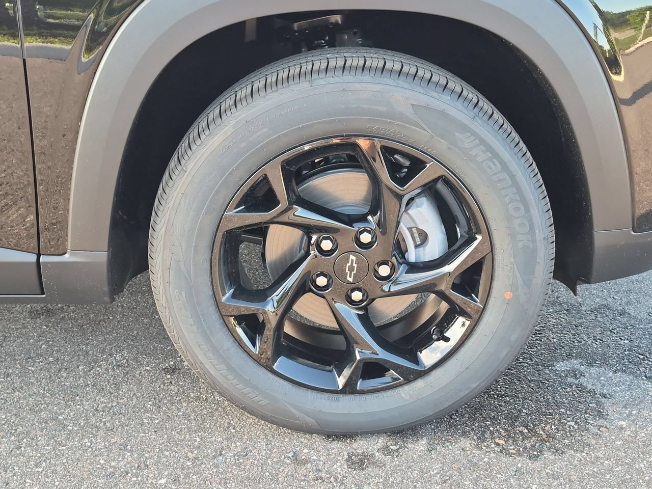 New 2026 Mosaic Black Metallic Chevrolet LT image 30