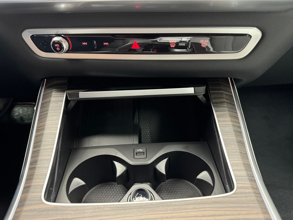 New 2026 White BMW xDrive40i image 18