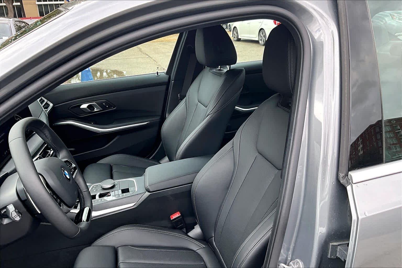 2025 BMW 3 Series 330i - Photo 6