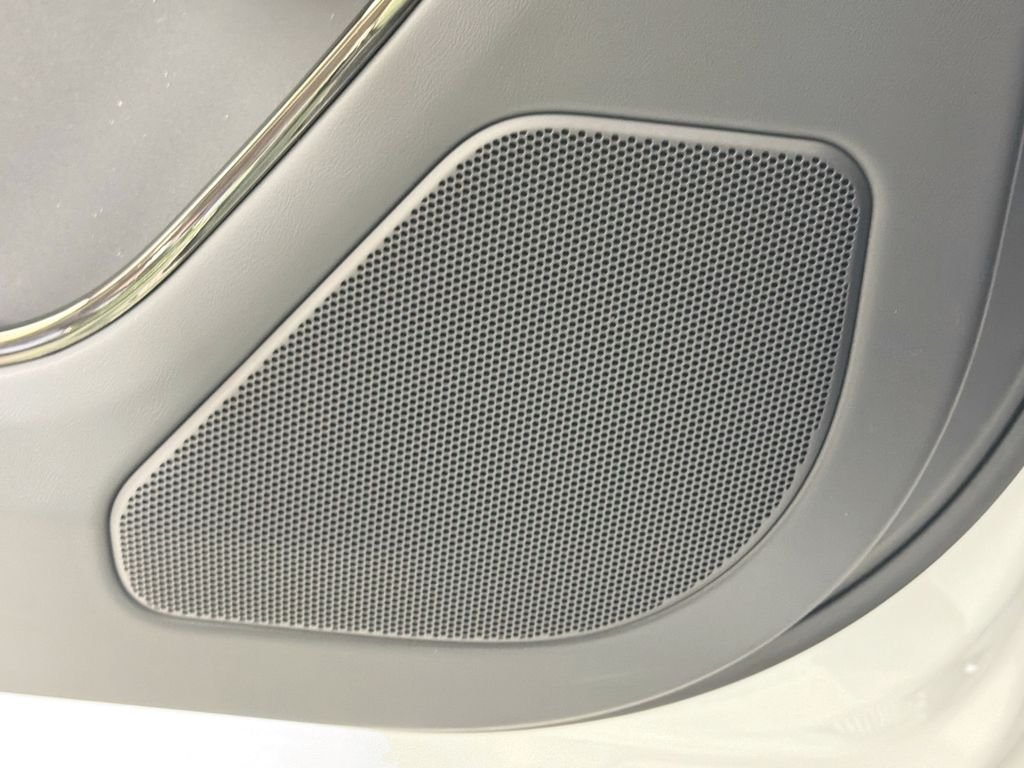 New 2027 Fuji White Land Rover Dynamic SE P400 image 19