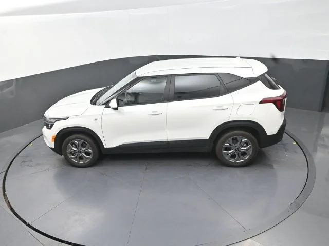 Used 2024 White Kia LX image 14