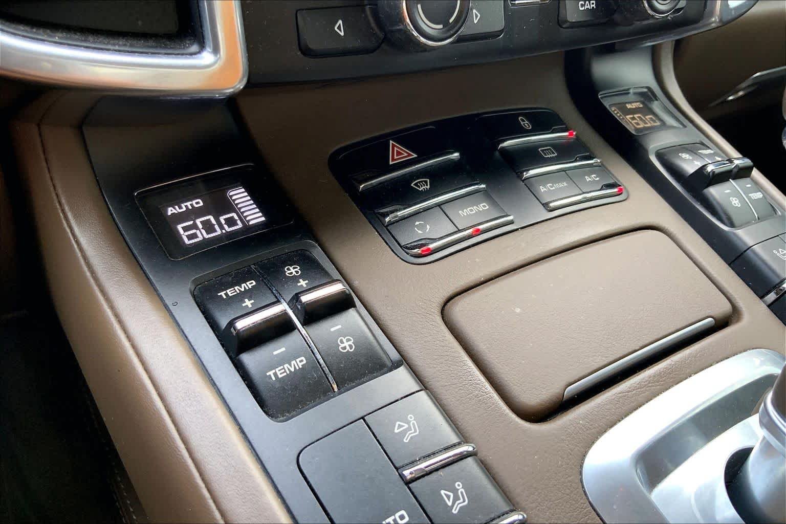 Used 2013 White Porsche Turbo image 31