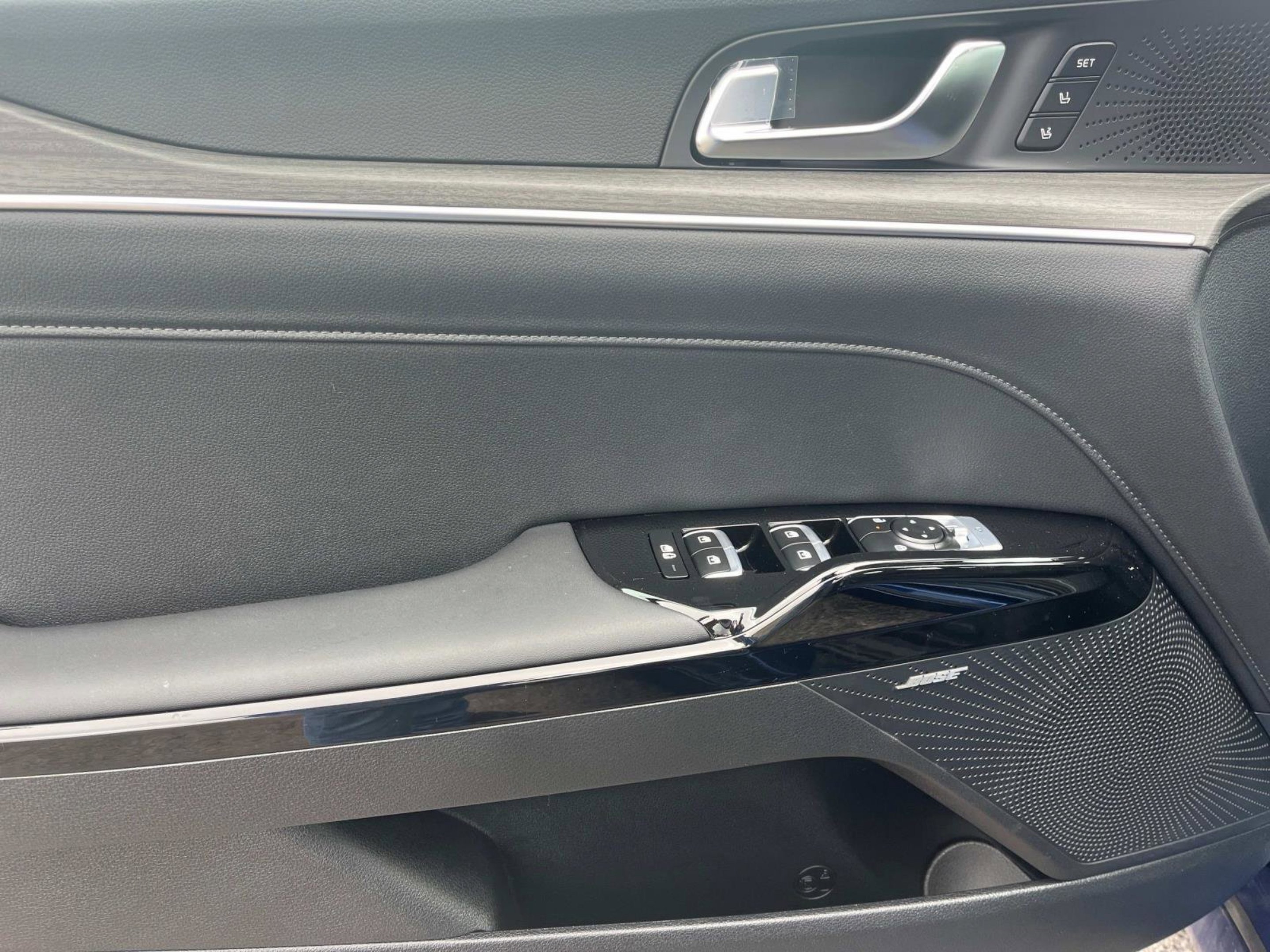 New 2025 Yacht Blue Kia EX image 23