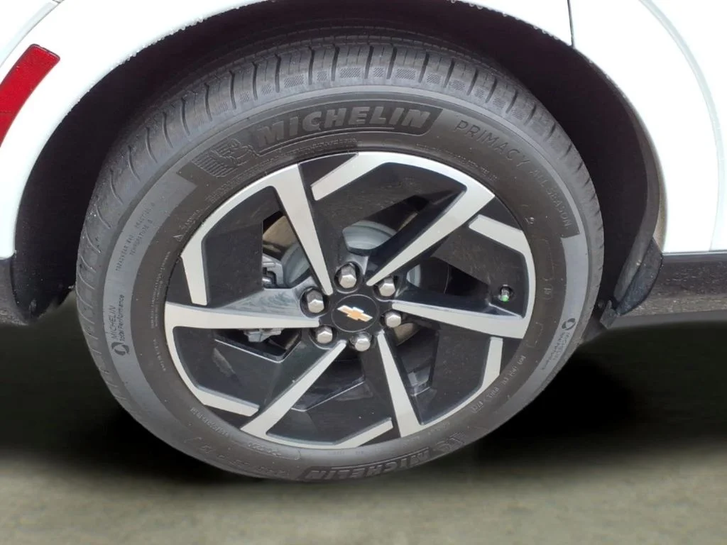 Used 2025 White Chevrolet LT image 34
