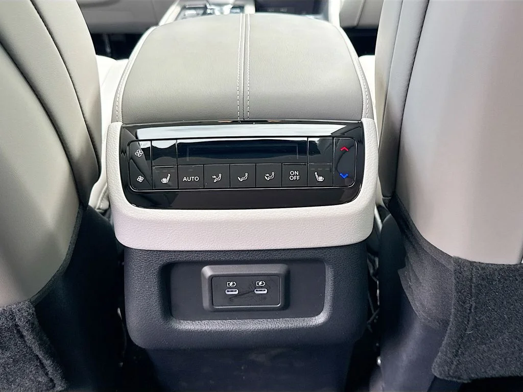 Certified Used 2026 White INFINITI LUXE image 28