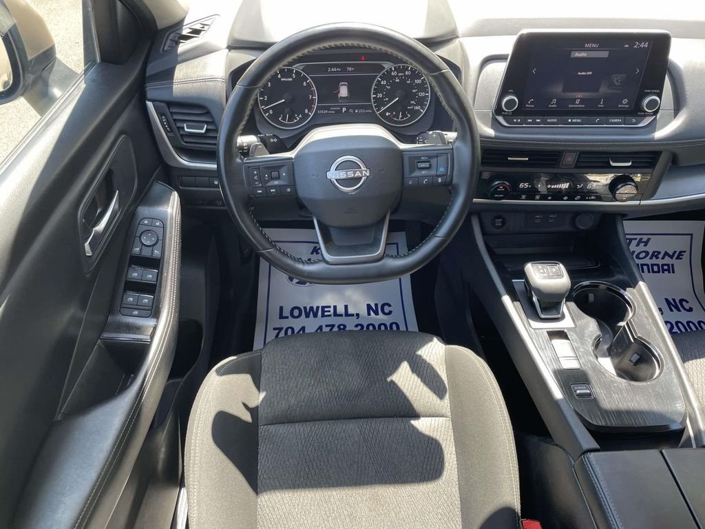 Used 2025  Nissan SV image 12