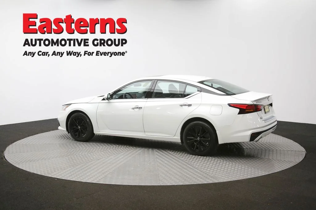 Used 2022 White Nissan 2.5 SL image 62