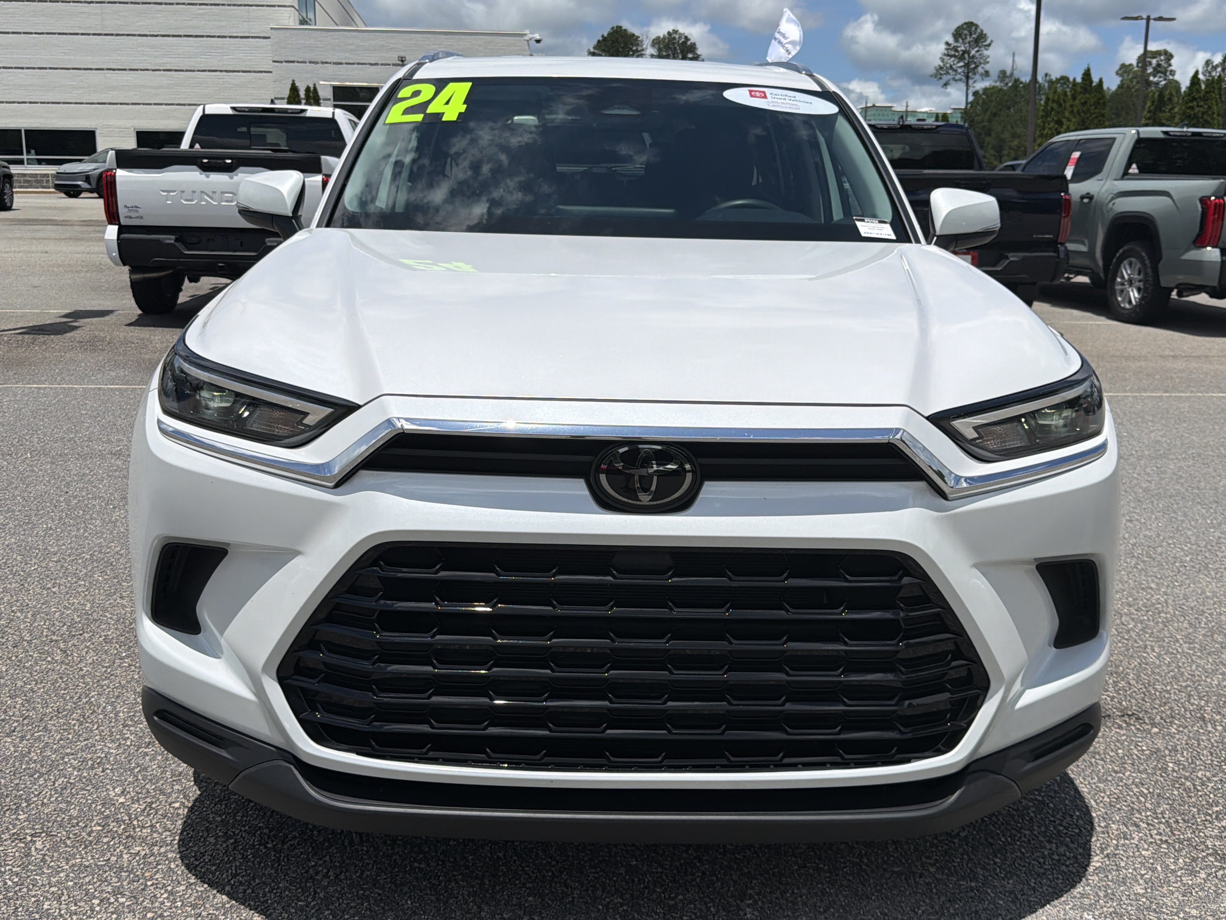 Certified Used 2024 Wind Chill Pearl Toyota XLE image 2