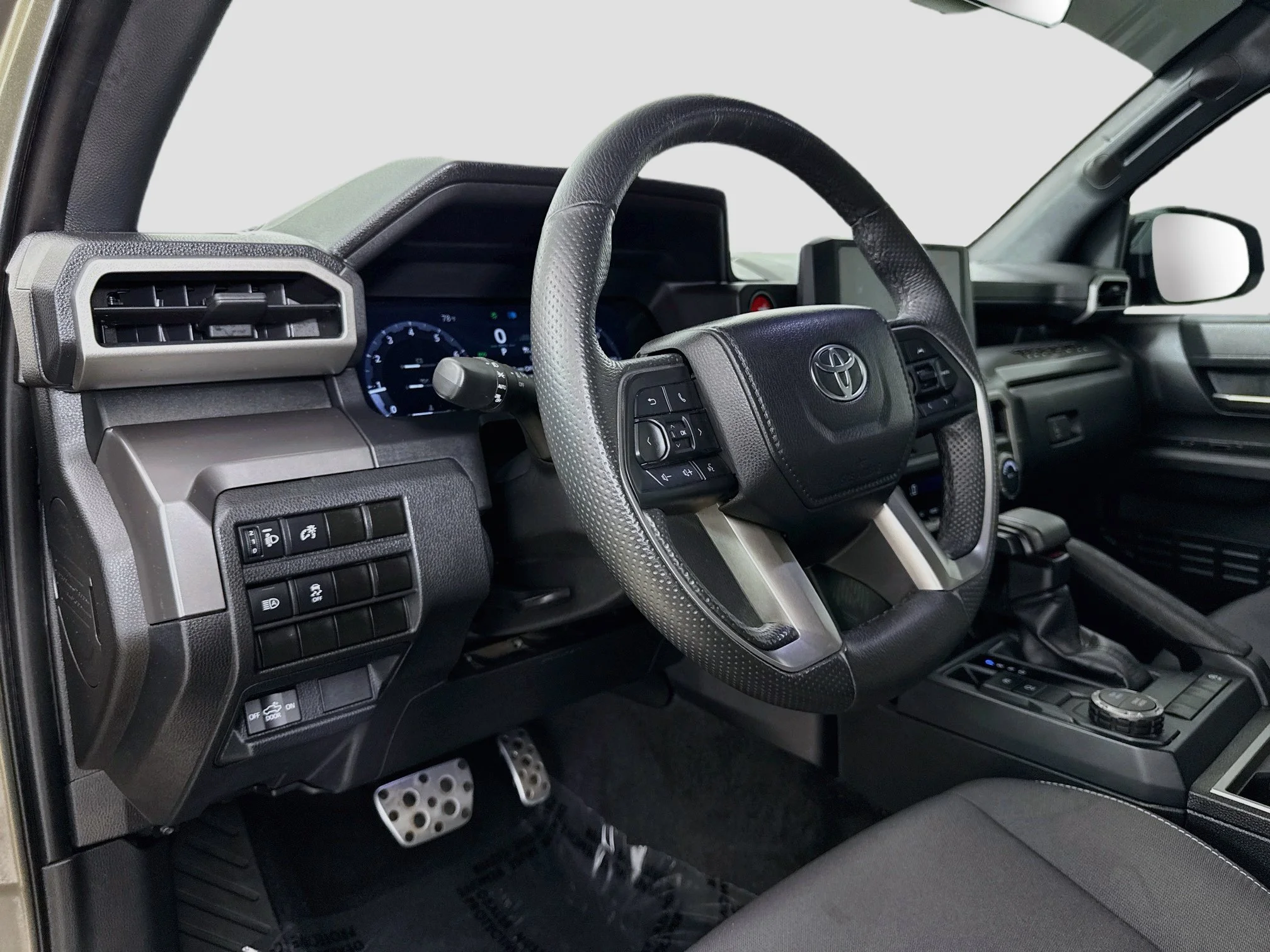 Used 2024  Toyota SR5 image 11