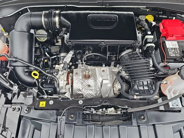 Used 2025 White Alfa Romeo Base image 32