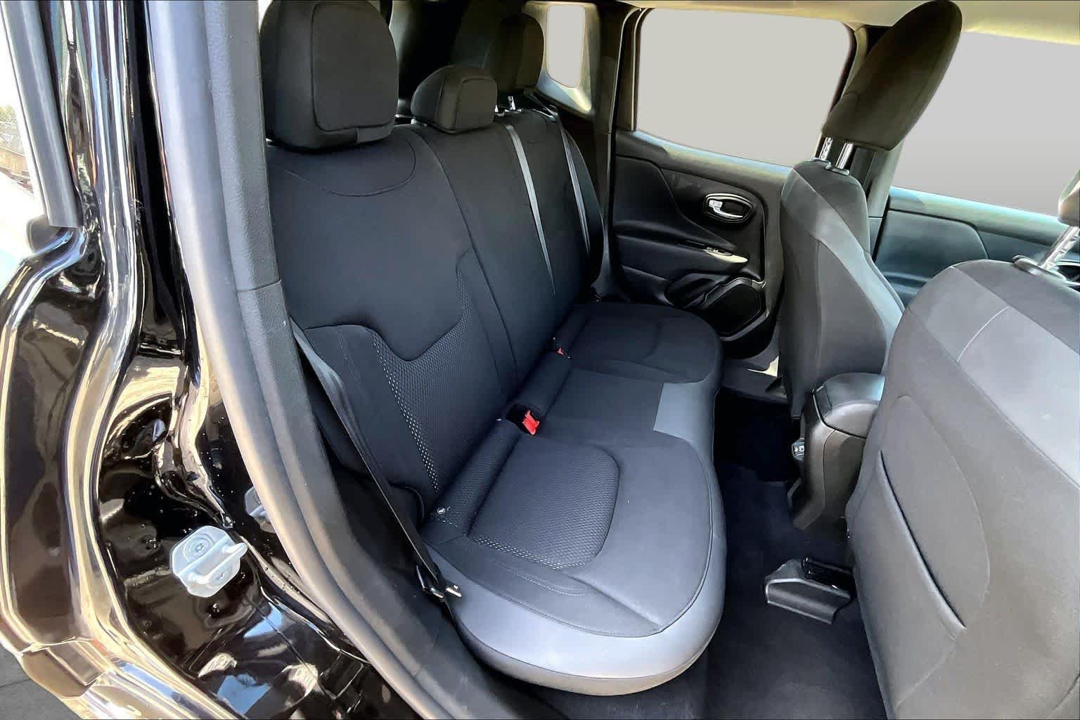 Used 2020 Black Clearcoat Jeep Altitude image 19