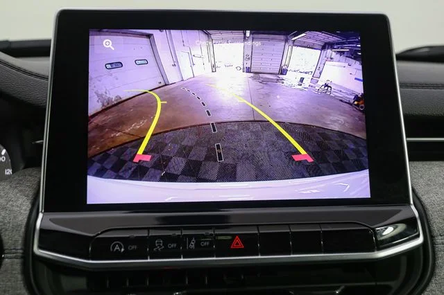 Used 2024 White Jeep Latitude image 23