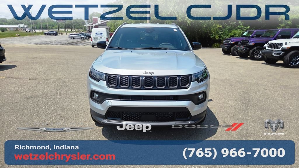 New 2026 Silver Zynith Metallic Clearcoat Jeep Latitude image 2