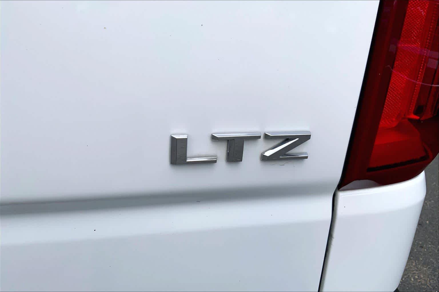 Used 2026 Summit White Chevrolet LTZ image 9