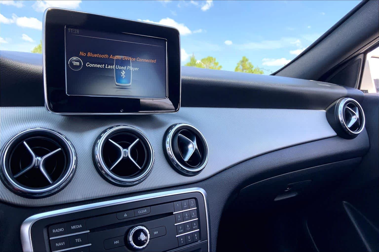 Used 2017 Cirrus White Mercedes-Benz GLA 250 image 35