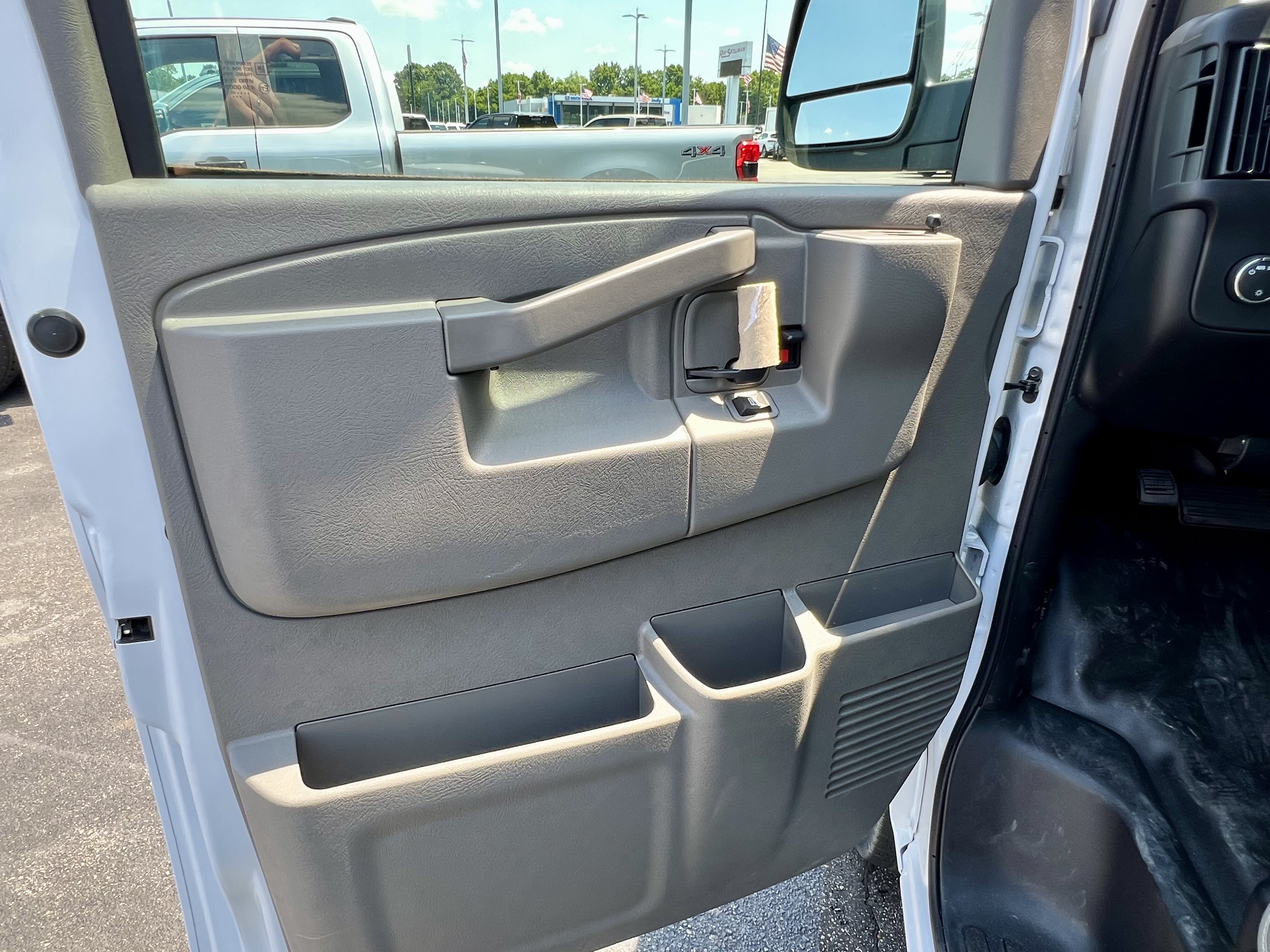 New 2026 Summit White GMC Work Van image 12