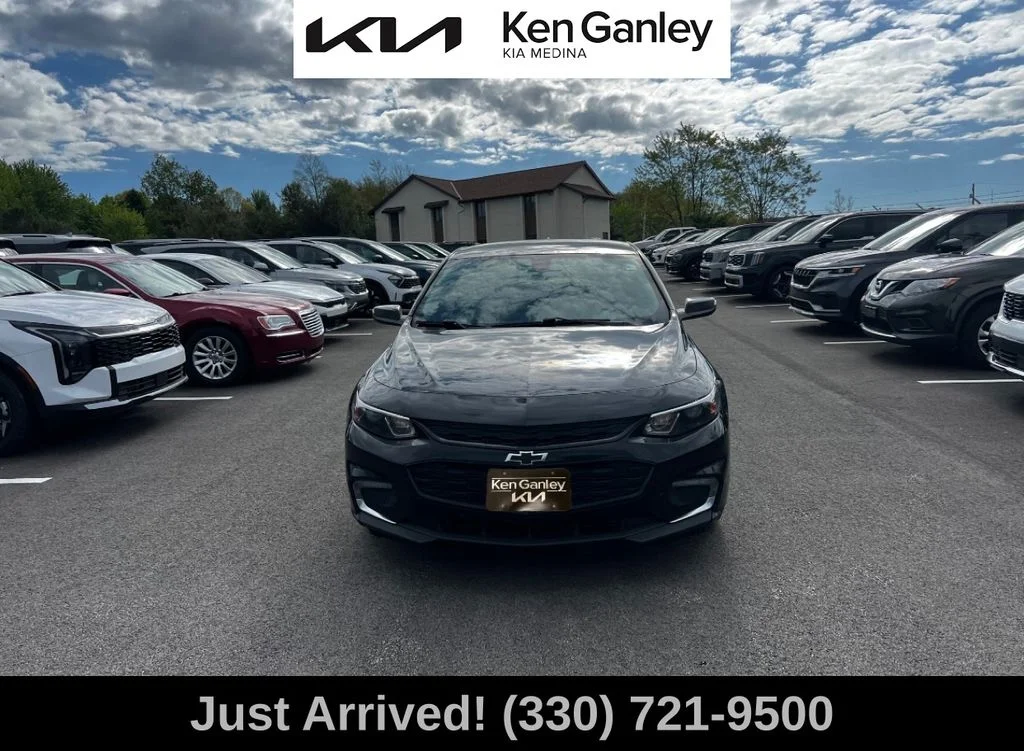Used 2018 Chevrolet Malibu 1LT with VIN 1G1ZD5ST4JF127194 for sale in Medina, OH