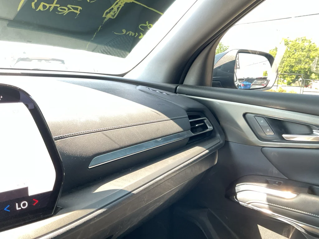 Used 2025 Mosaic Black Metallic Chevrolet AWD LT image 21