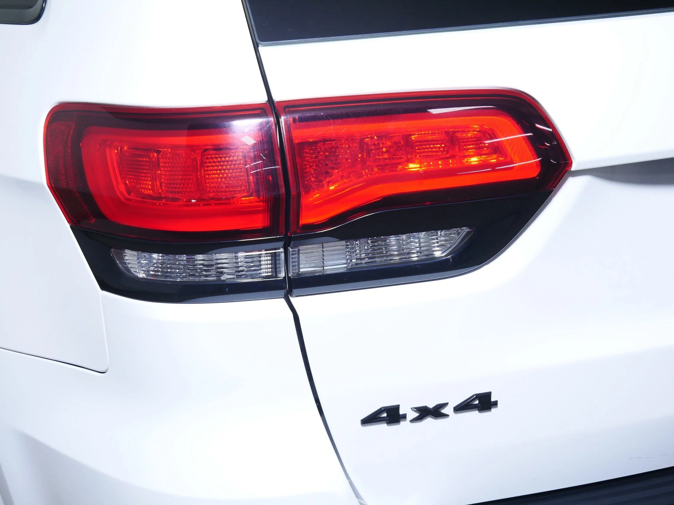 Used 2020 Bright White Clearcoat Jeep Altitude image 17