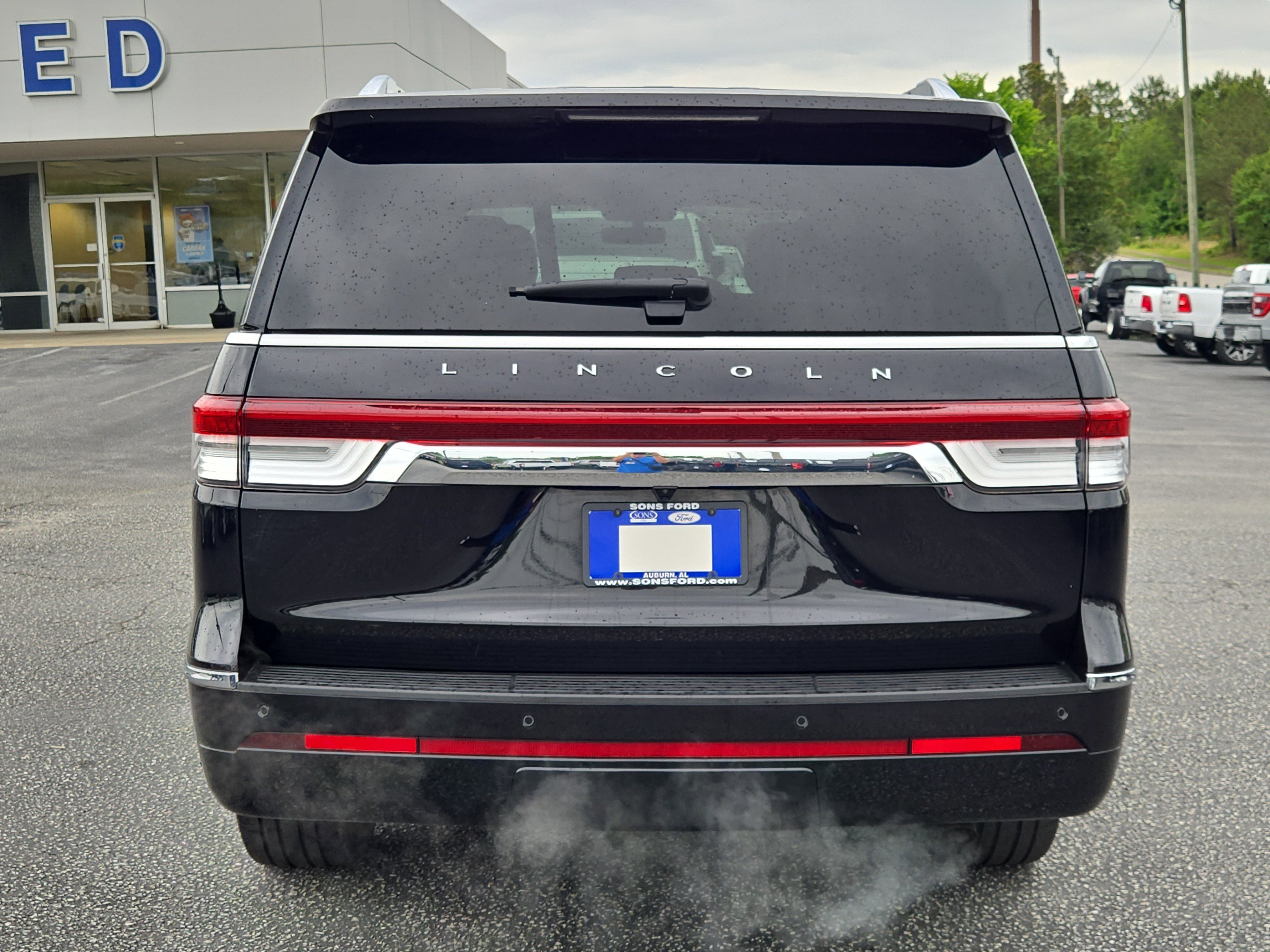 Used 2024 Black Metallic Lincoln Premiere image 8