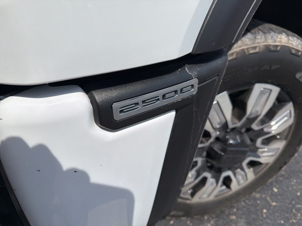 Used 2025 White GMC Denali image 10