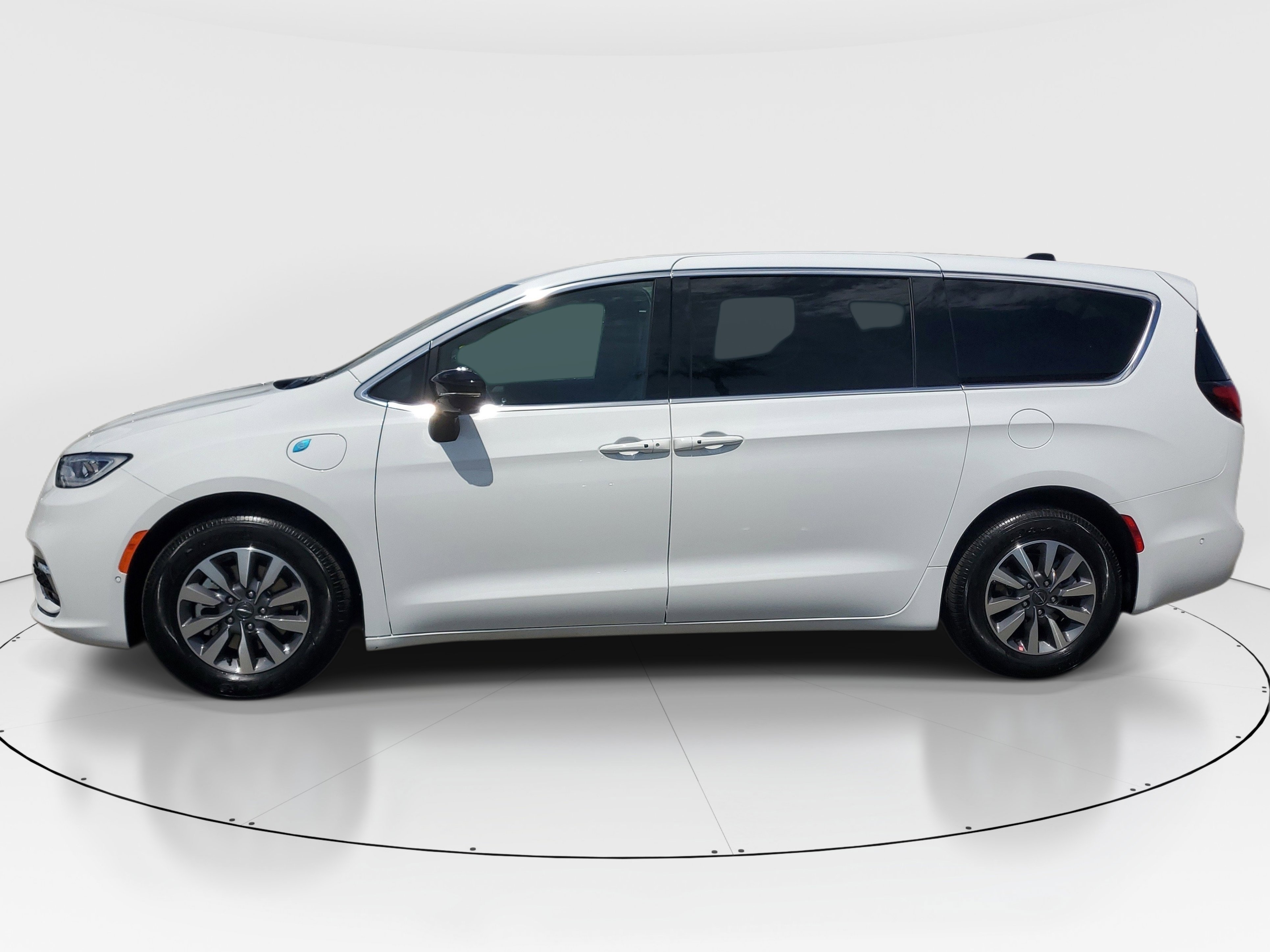 Used 2025 Chrysler Pacifica PHEV Select with VIN 2C4RC1S72SR500197 for sale in Fontana, CA