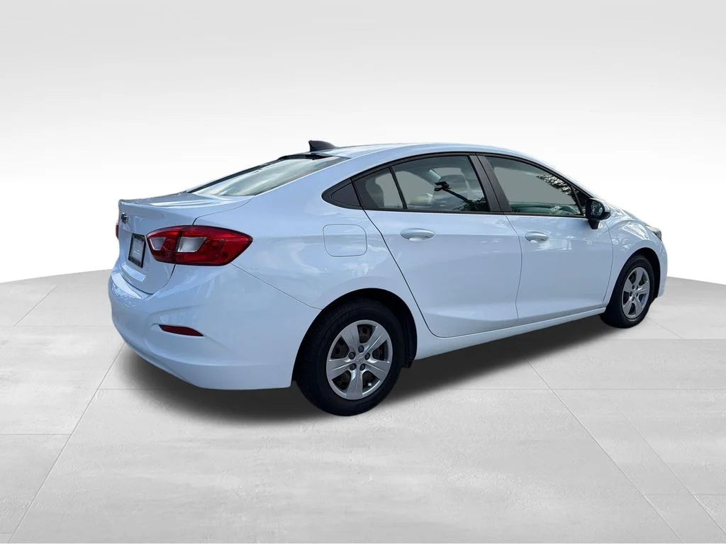 2018 Chevrolet Cruze LS - Photo 7