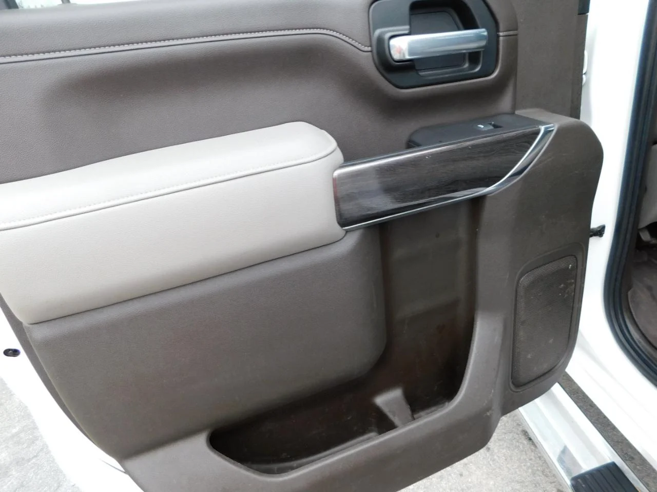 Used 2021 White Chevrolet 4WD CREW CAB 159 in LTZ image 27