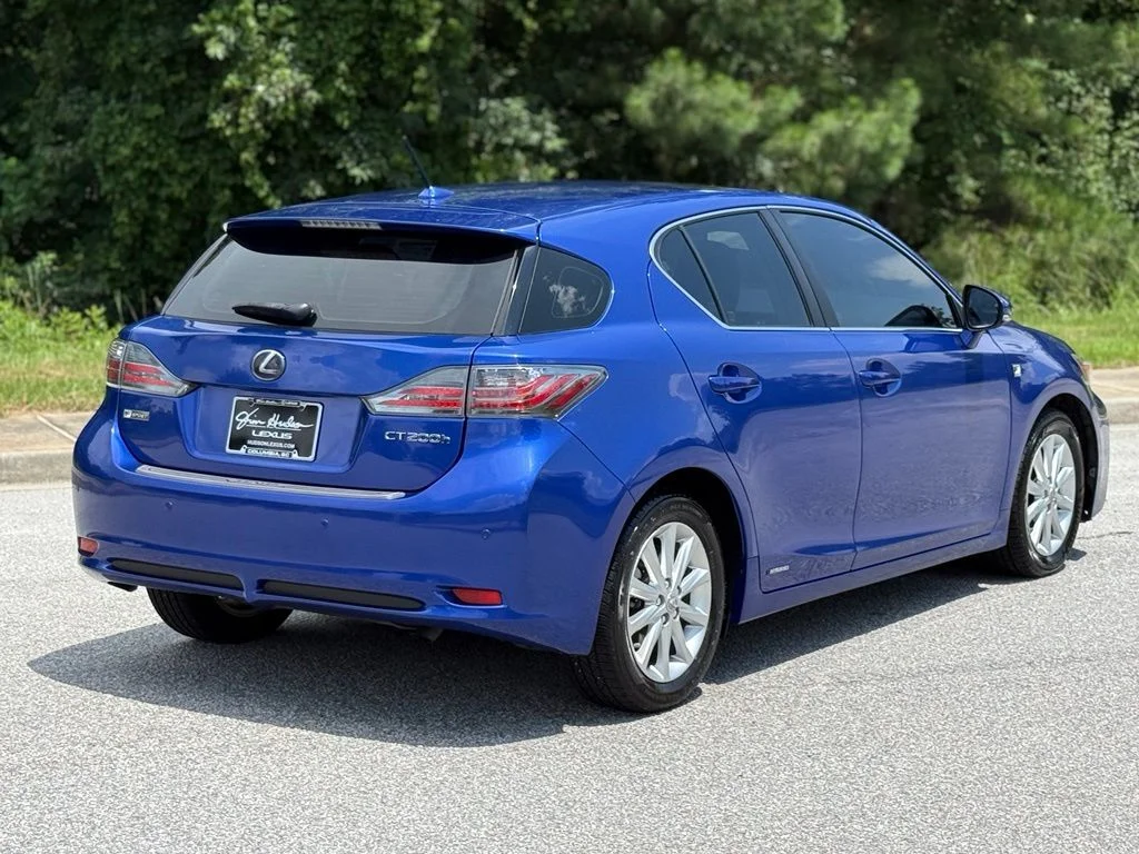 Used 2013 Blue Lexus 200h image 11