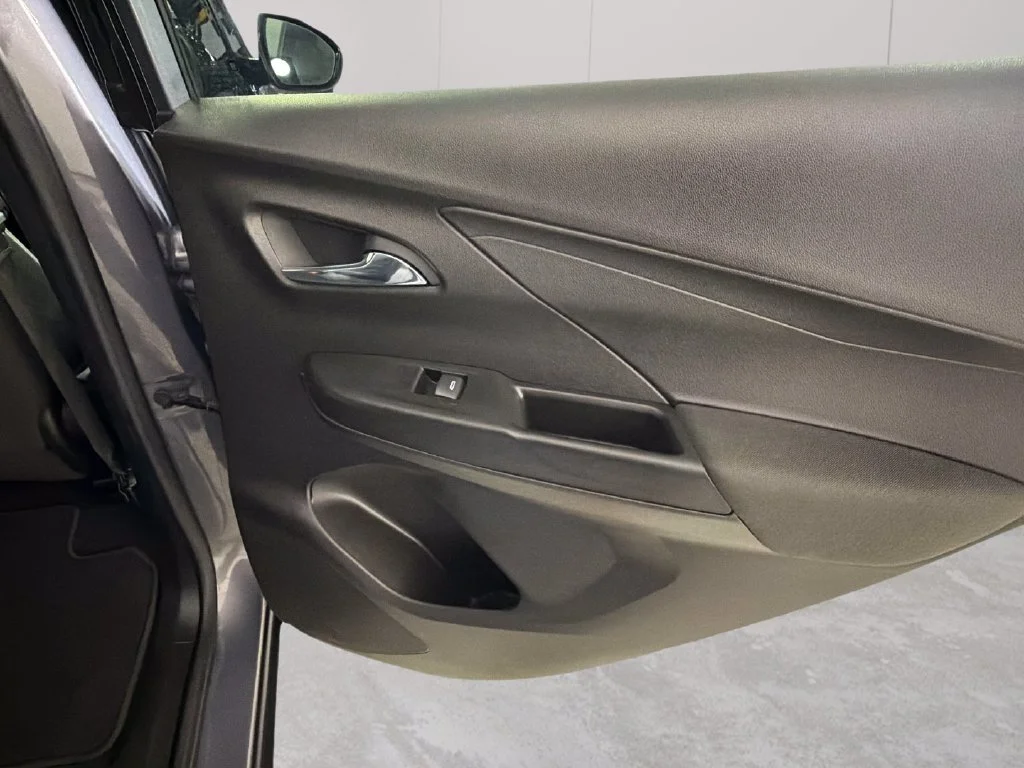 Used 2023 GRAY GHOST METALLIC Chevrolet 1LT image 32