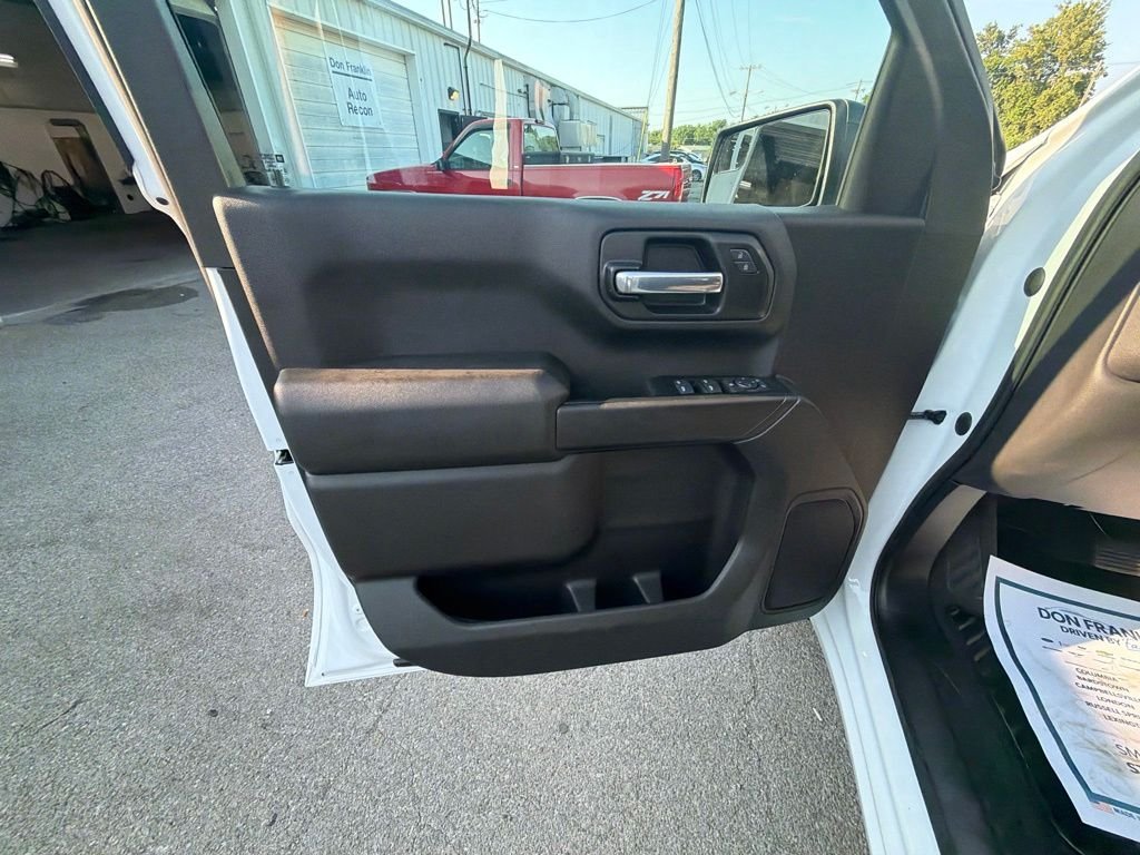 Used 2023 White Chevrolet Custom image 10