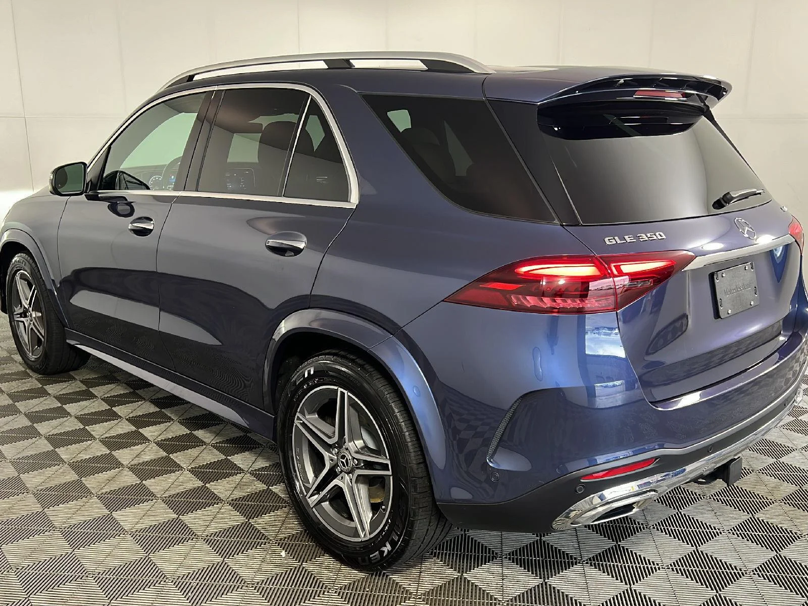 Used 2024 Twilight Blue Metallic Mercedes-Benz GLE 350 image 18