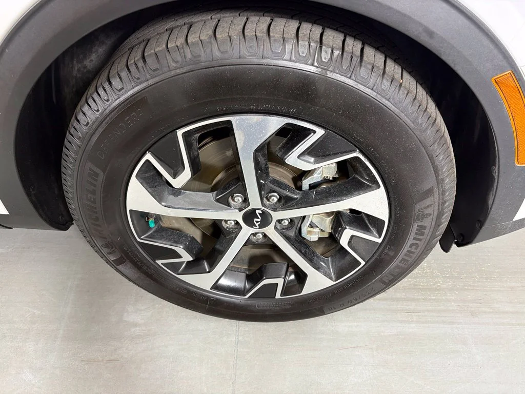 Used 2025 White Kia EX image 10