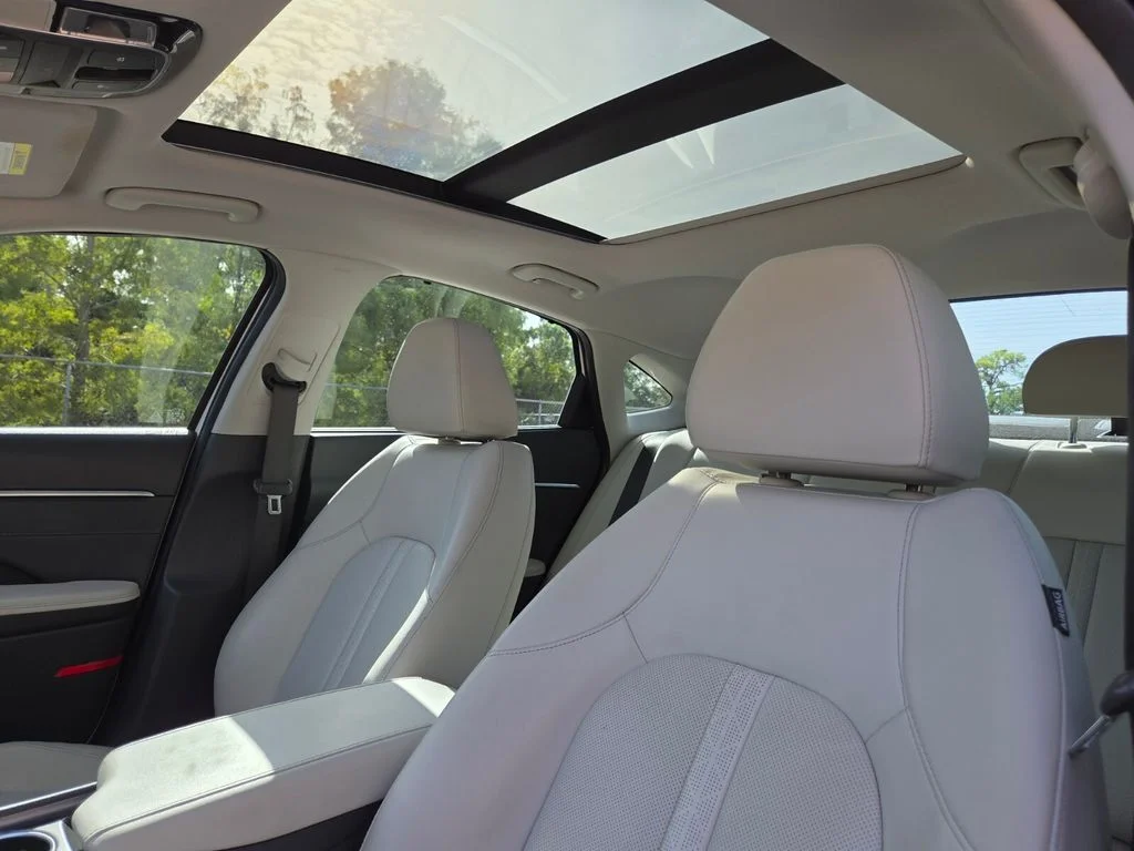Used 2023 White Hyundai Limited image 23