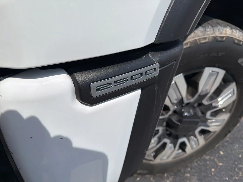 Used 2025 White GMC Denali image 10