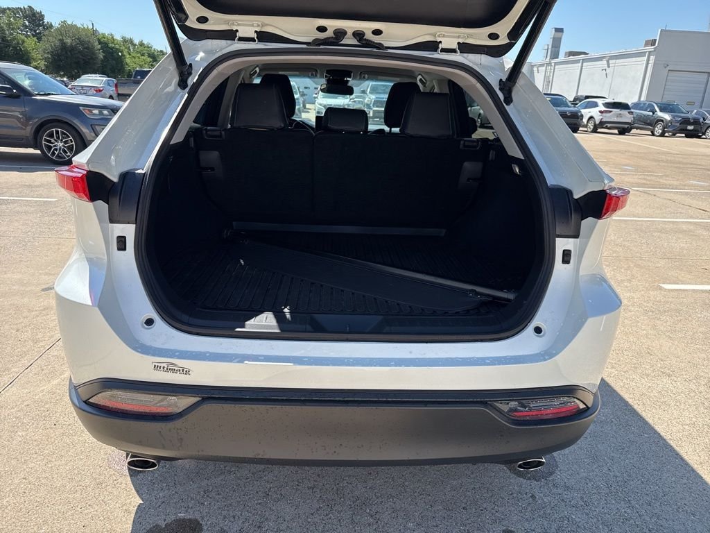 2022 Toyota Venza LE - Photo 11