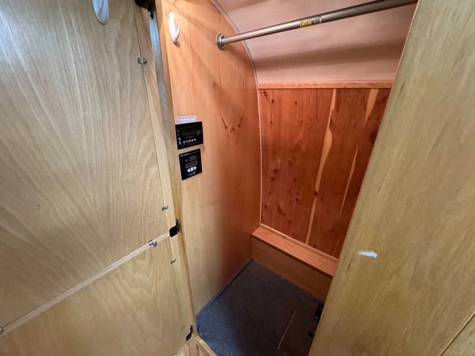 Used 2011 SILVER AIRSTREAM  image 13