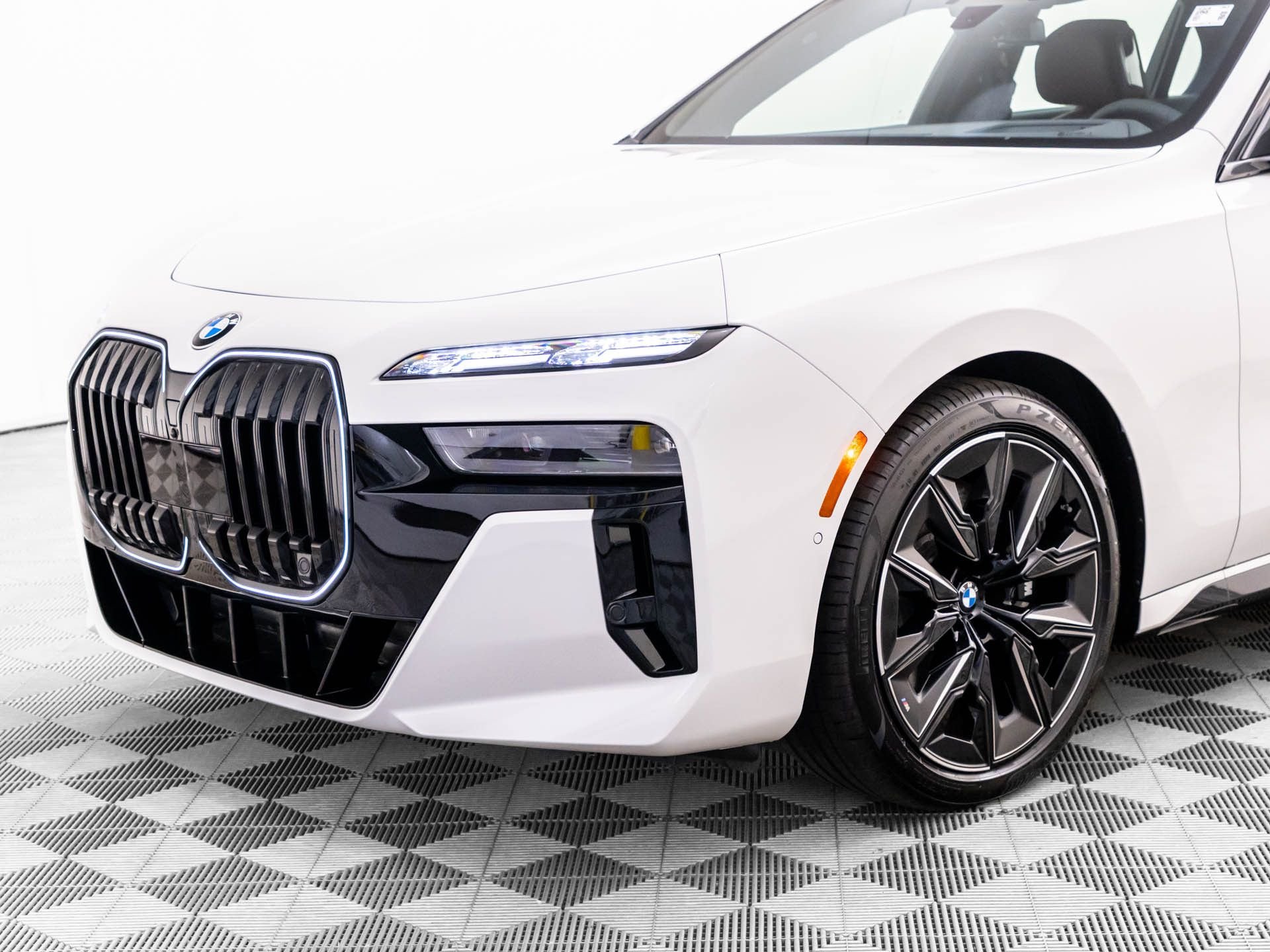 New 2026 Alpine White BMW 760i xDrive image 38