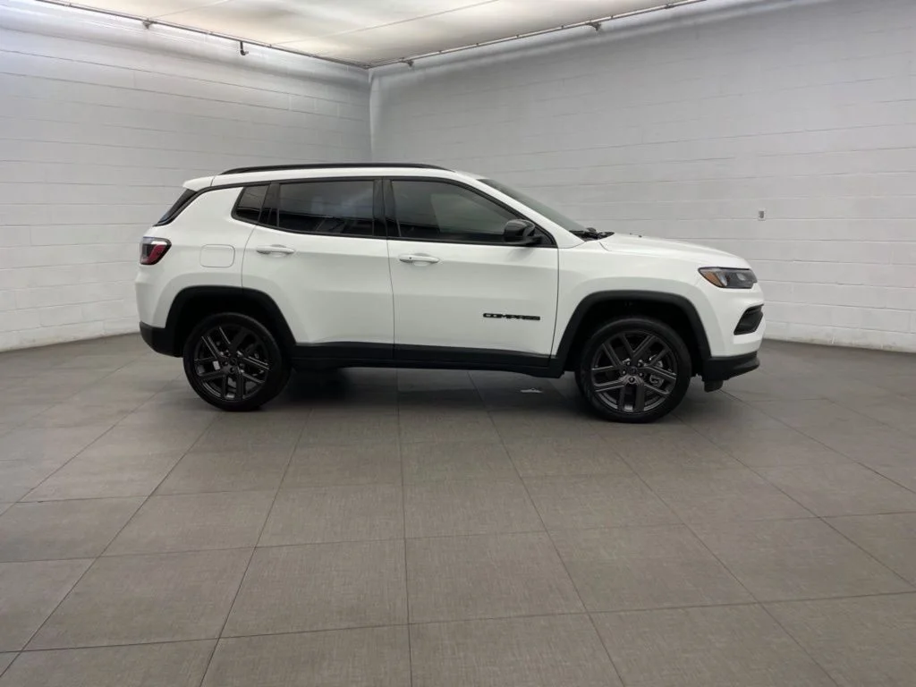 New 2026 White Jeep Latitude image 2