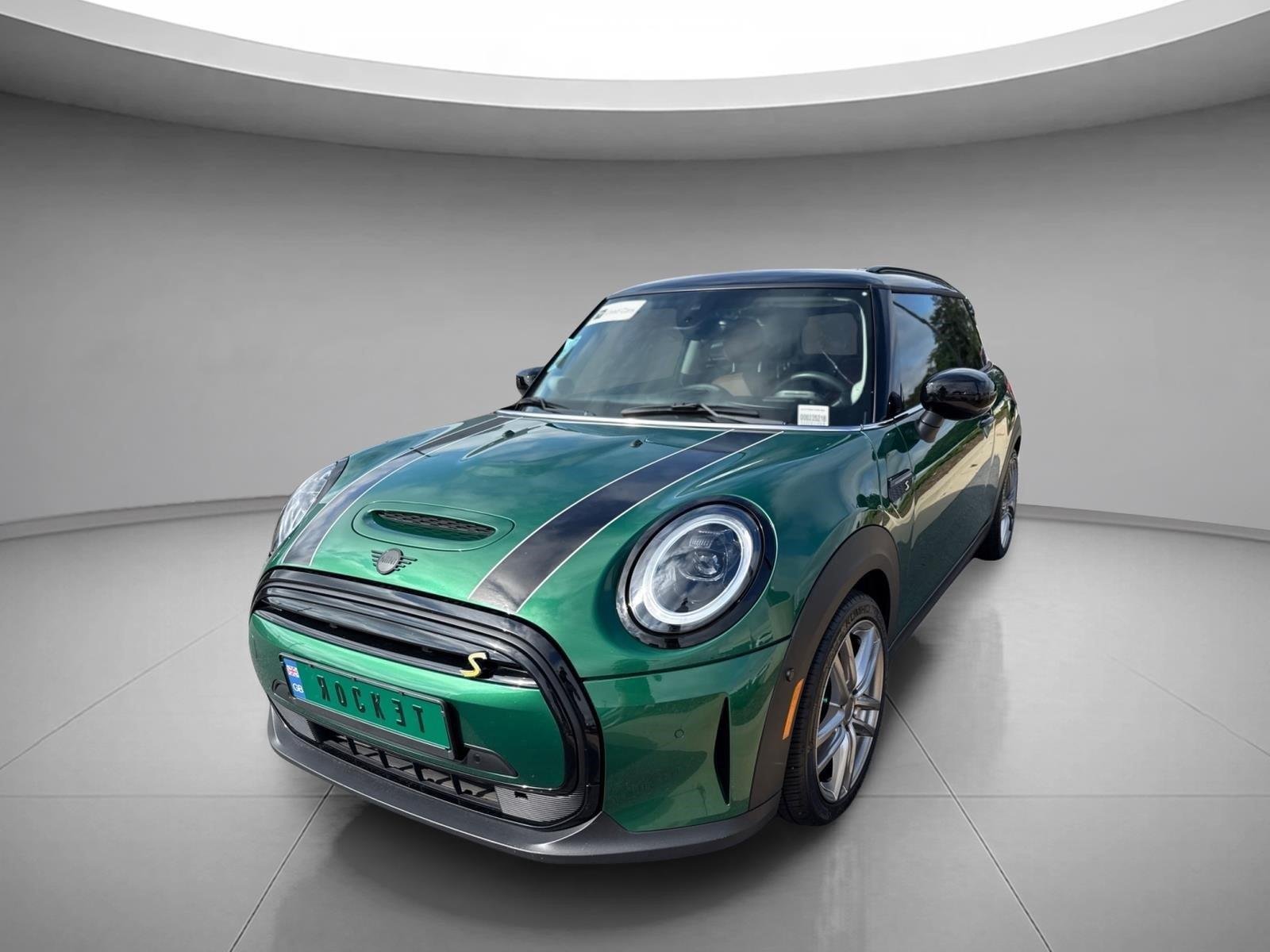 Used 2023 British Racing Green IV Metallic MINI Cooper SE image 1
