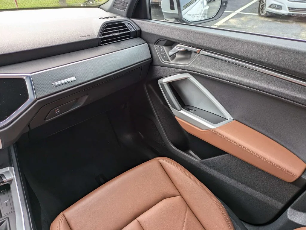 Used 2022  Audi Premium image 17