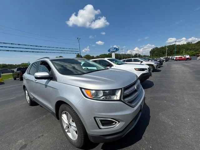 Used 2015 Gray Ford SEL image 3