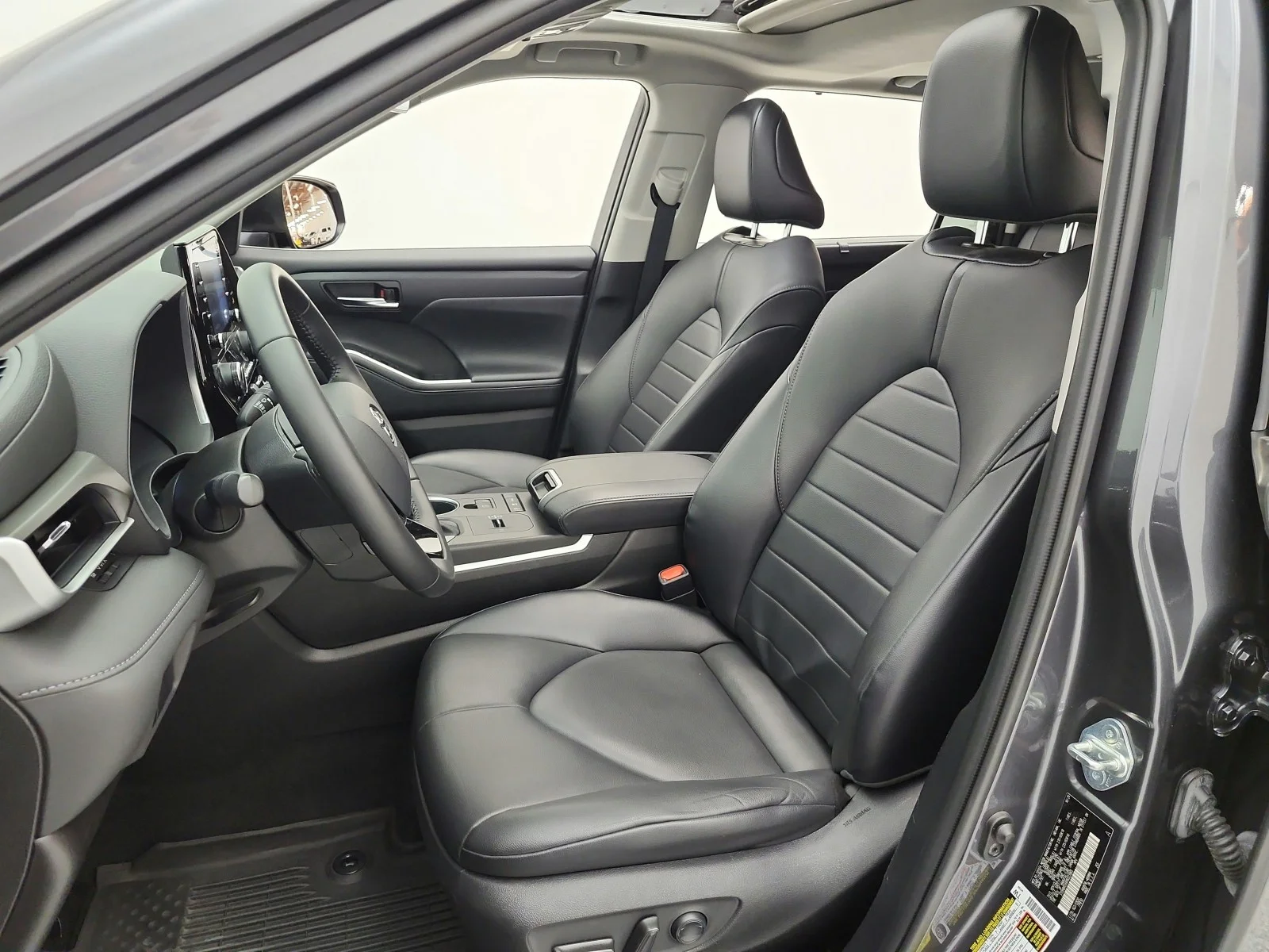 Used 2021 Magnetic Gray Metallic Toyota Hybrid XLE AWD (Natl) image 15