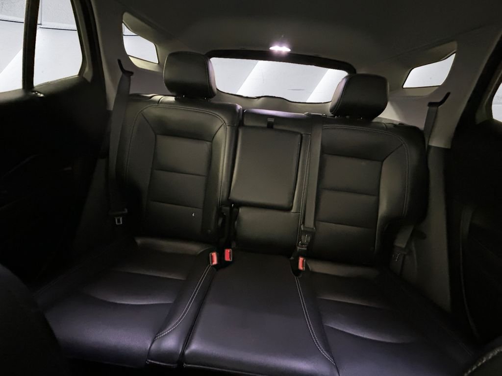 Used 2024 White GMC SLT image 18